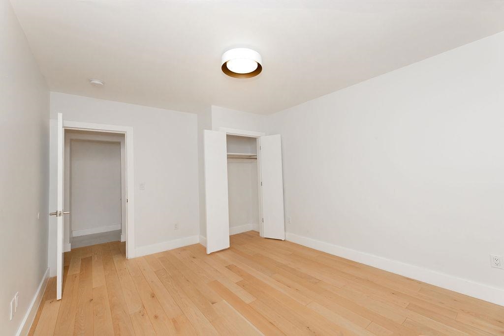 203 PEARSALL AVE
