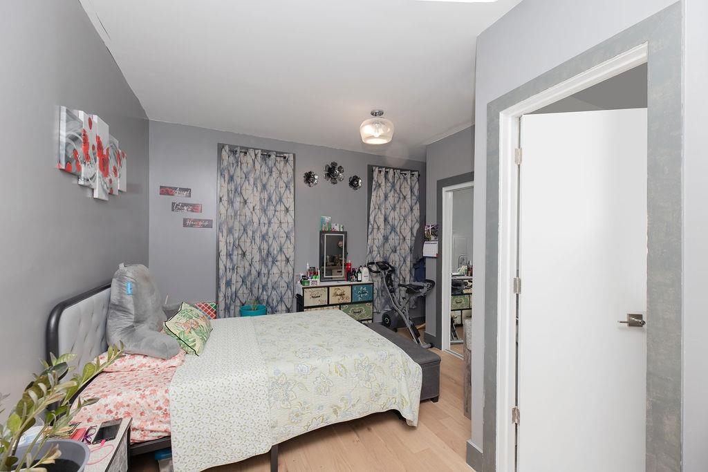 203 PEARSALL AVE