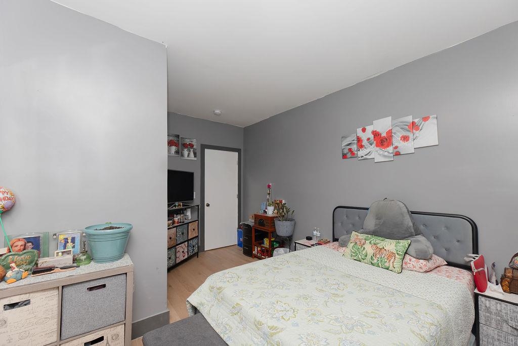 203 PEARSALL AVE