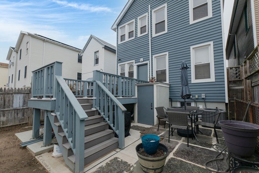 203 PEARSALL AVE