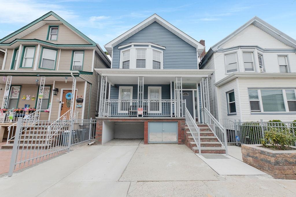 203 PEARSALL AVE