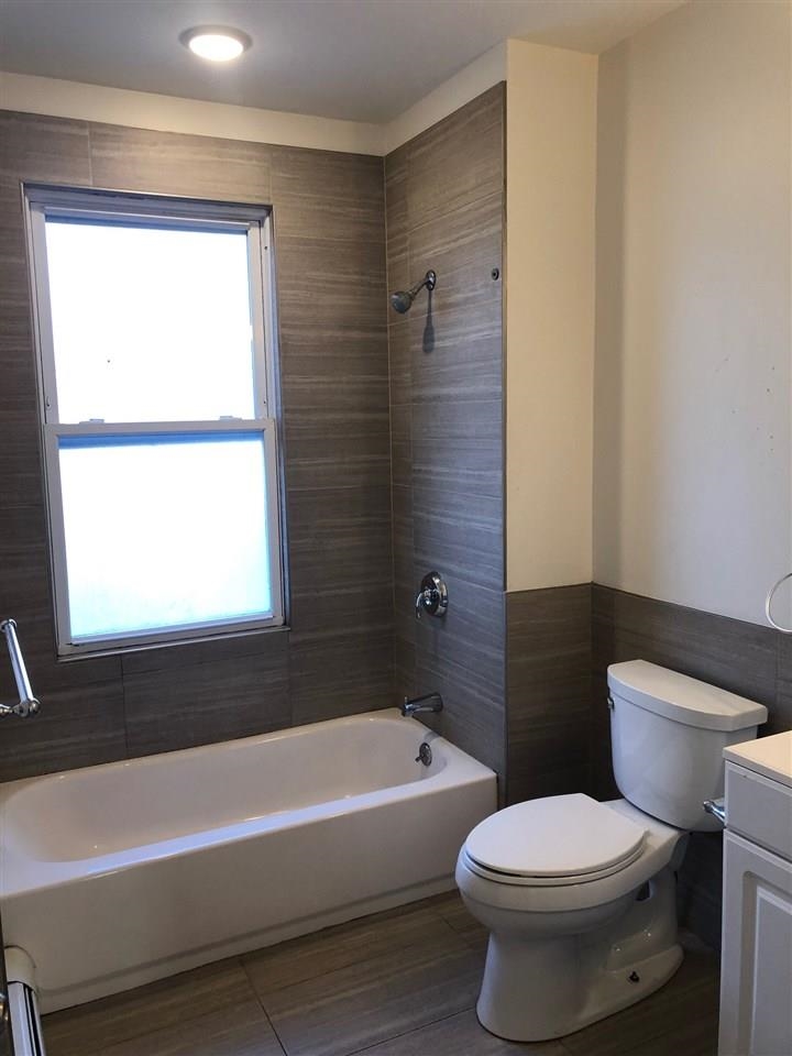 549 PAVONIA AVE Unit: 1 & 2