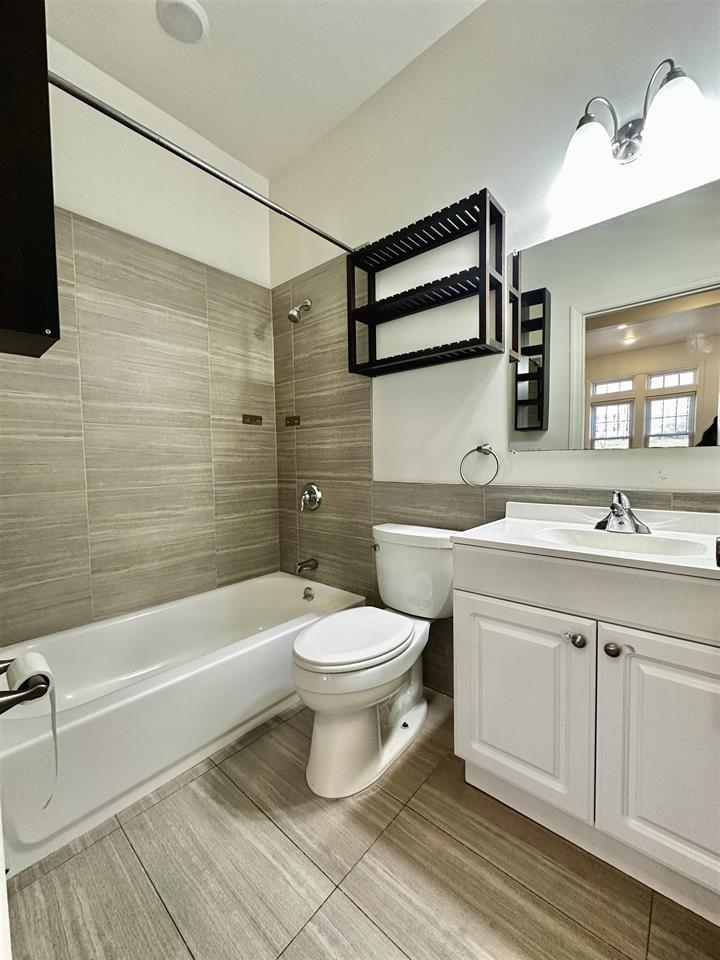 549 PAVONIA AVE Unit: 1 & 2