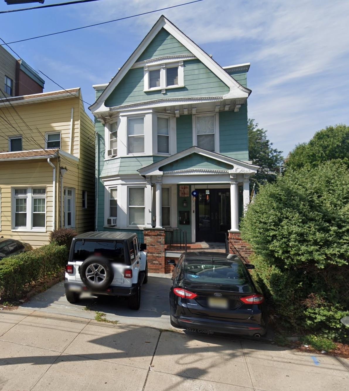 551 PAVONIA AVE Unit: 1 &2