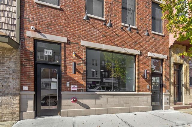 871 BROADWAY