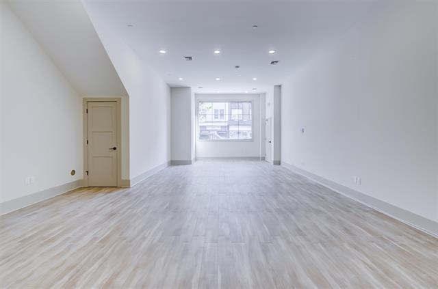 871 BROADWAY