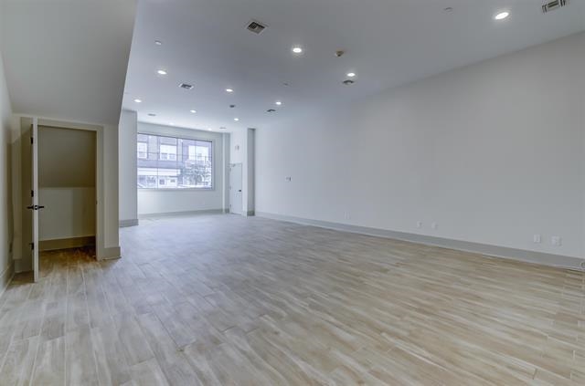 871 BROADWAY