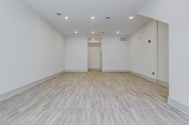 871 BROADWAY