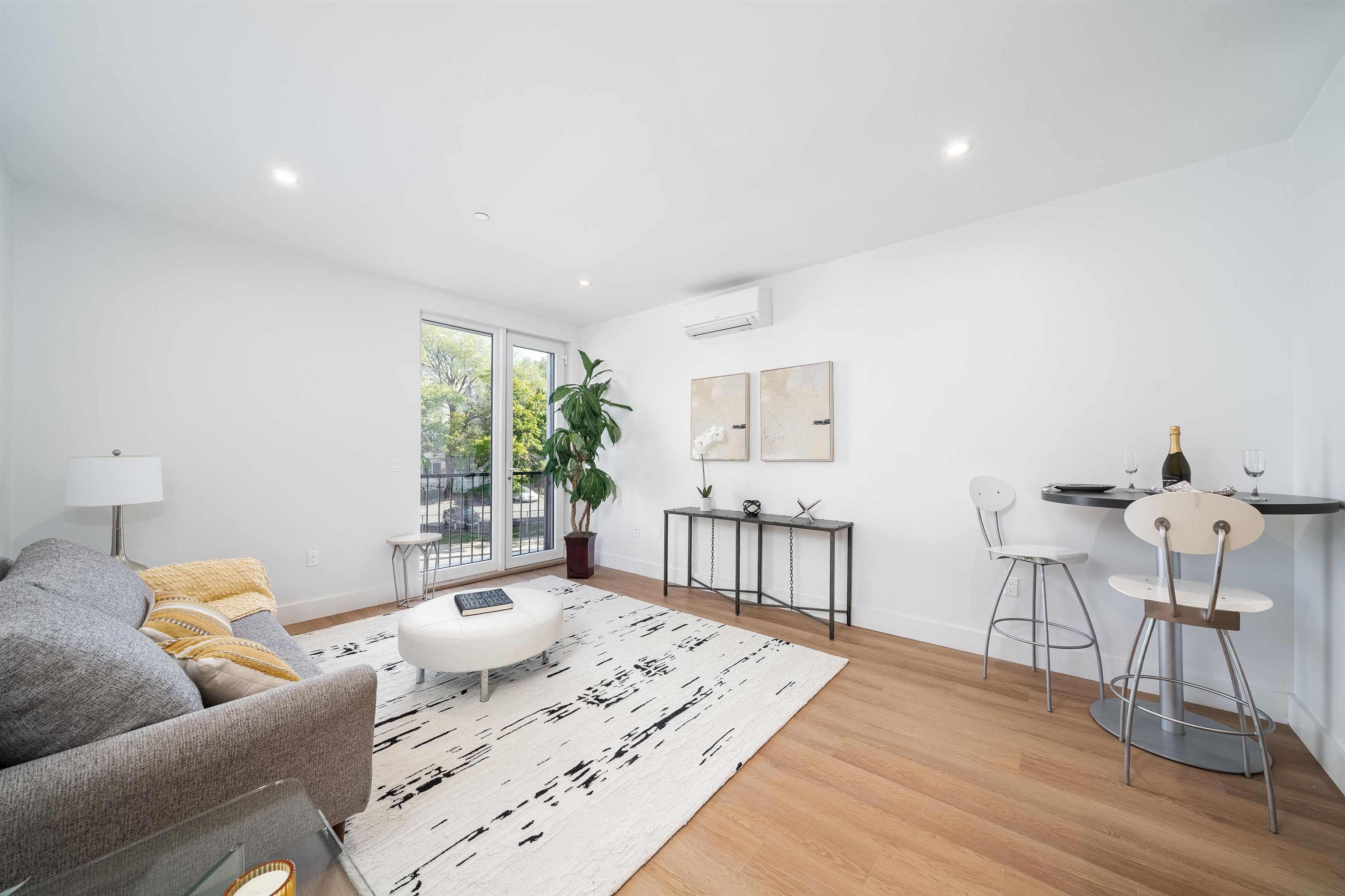 545 MARTIN LUTHER KING JR DR Unit: 501