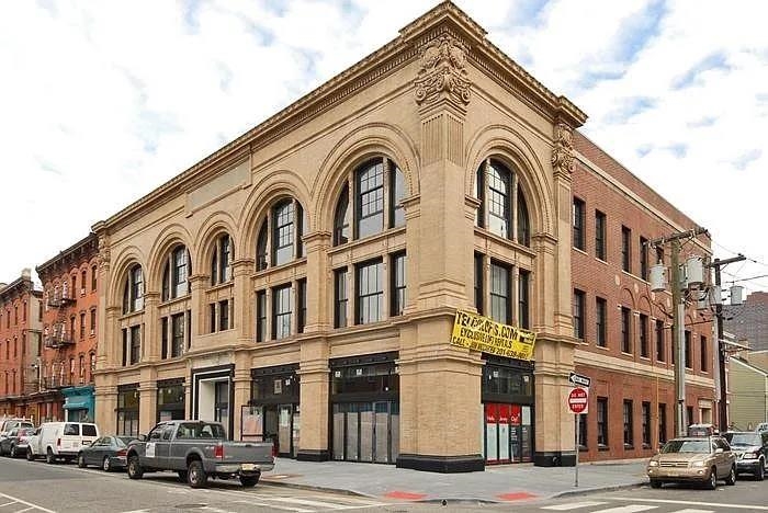 8 ERIE ST Unit: 205
