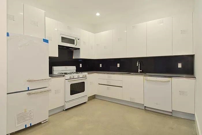 8 ERIE ST Unit: 205