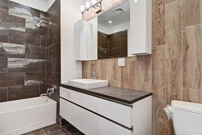 8 ERIE ST Unit: 205