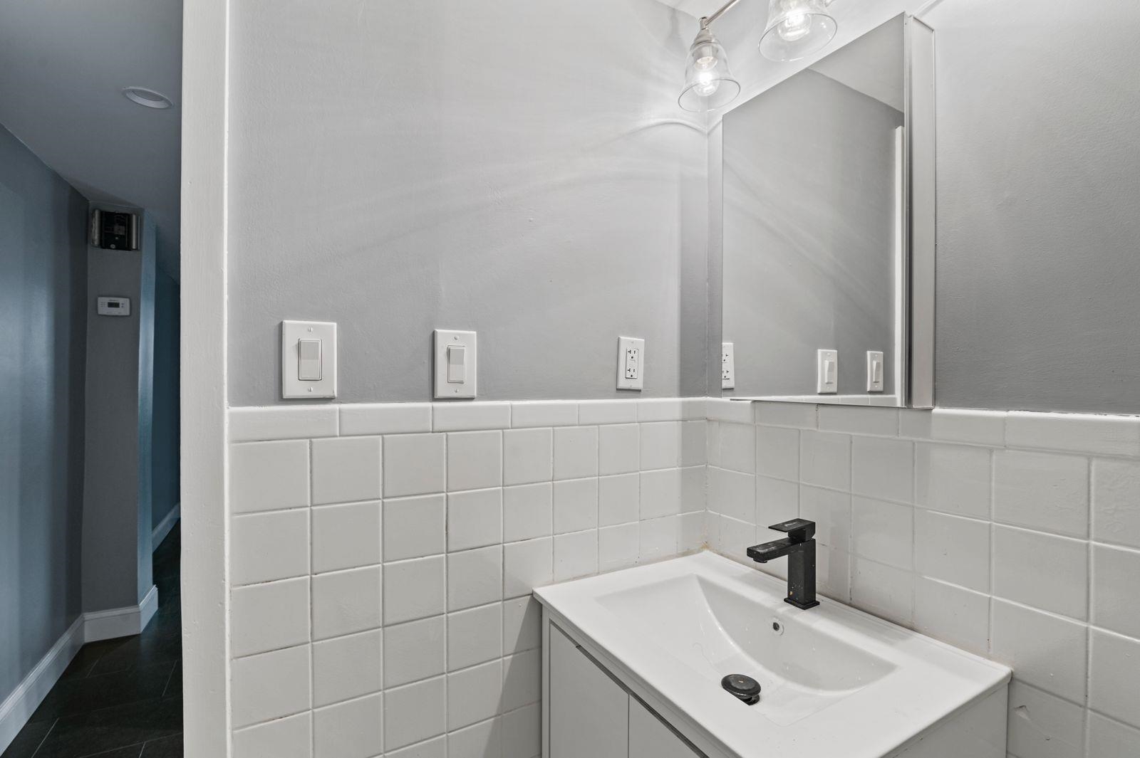 211 NEW YORK AVE Unit: 1