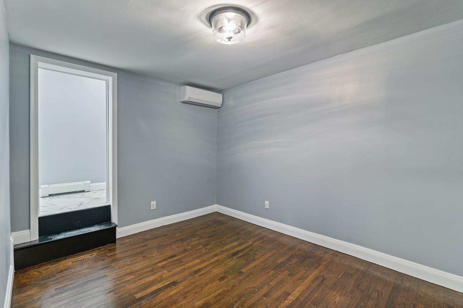 211 NEW YORK AVE Unit: 1