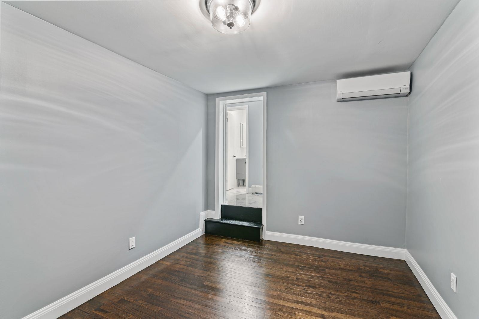211 NEW YORK AVE Unit: 1