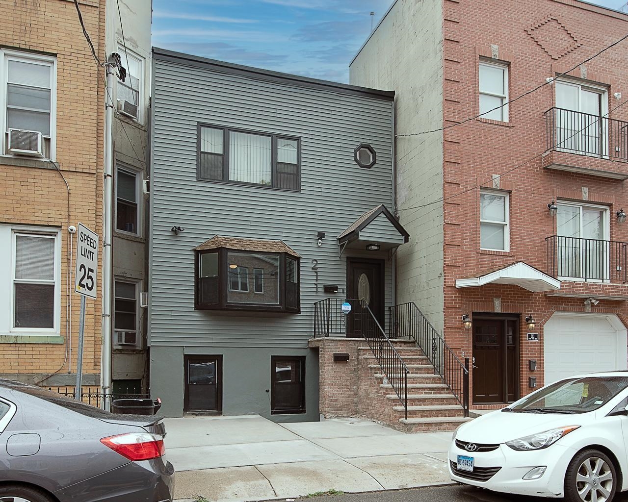 211 NEW YORK AVE Unit: 1
