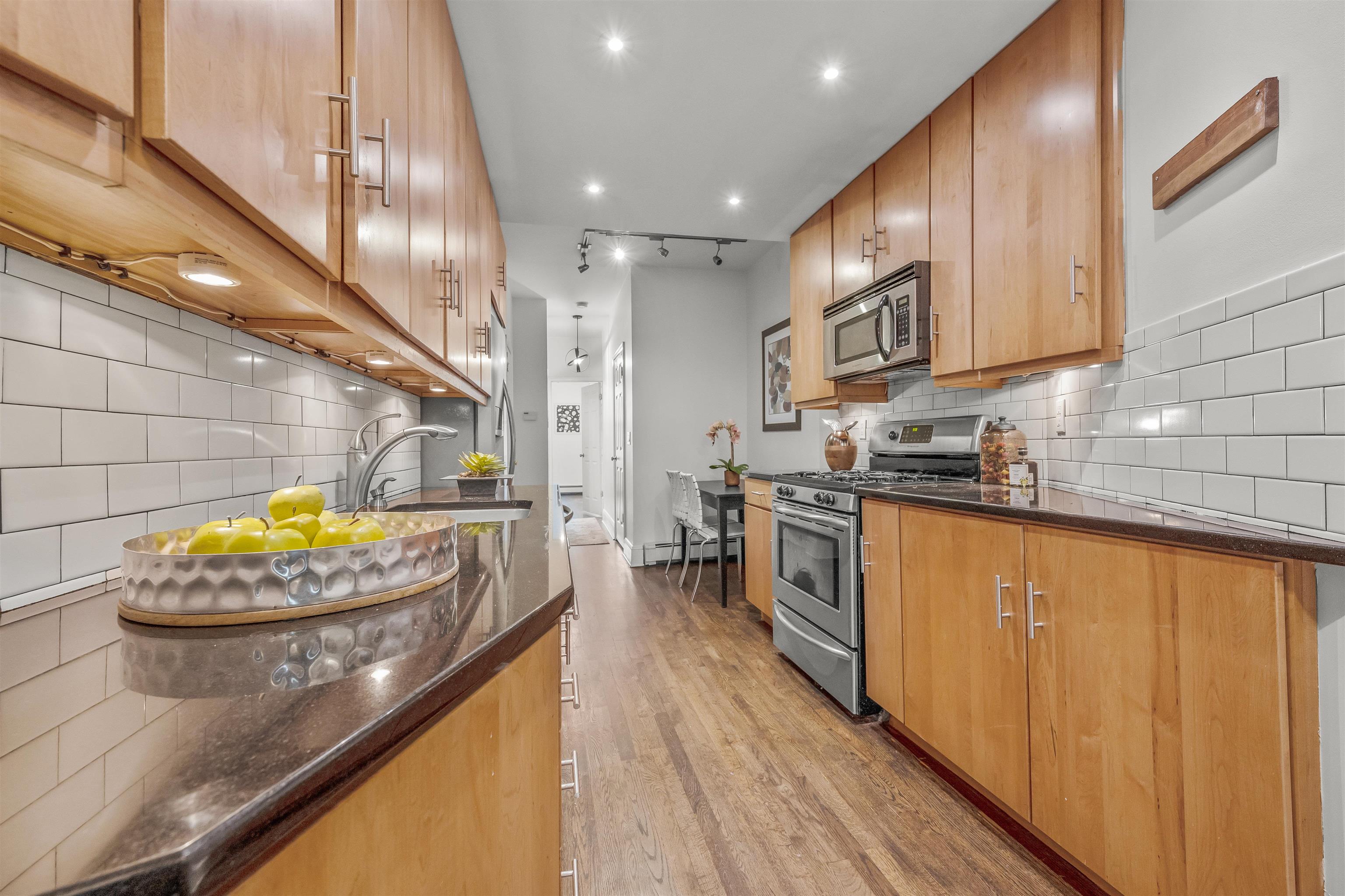 297 PAVONIA AVE Unit: 2A