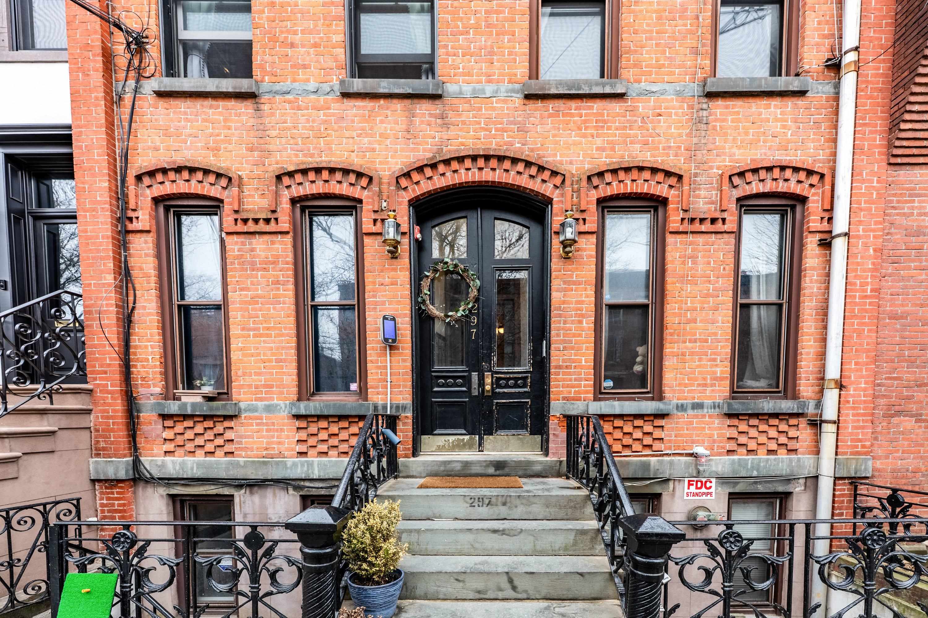 297 PAVONIA AVE Unit: 2A