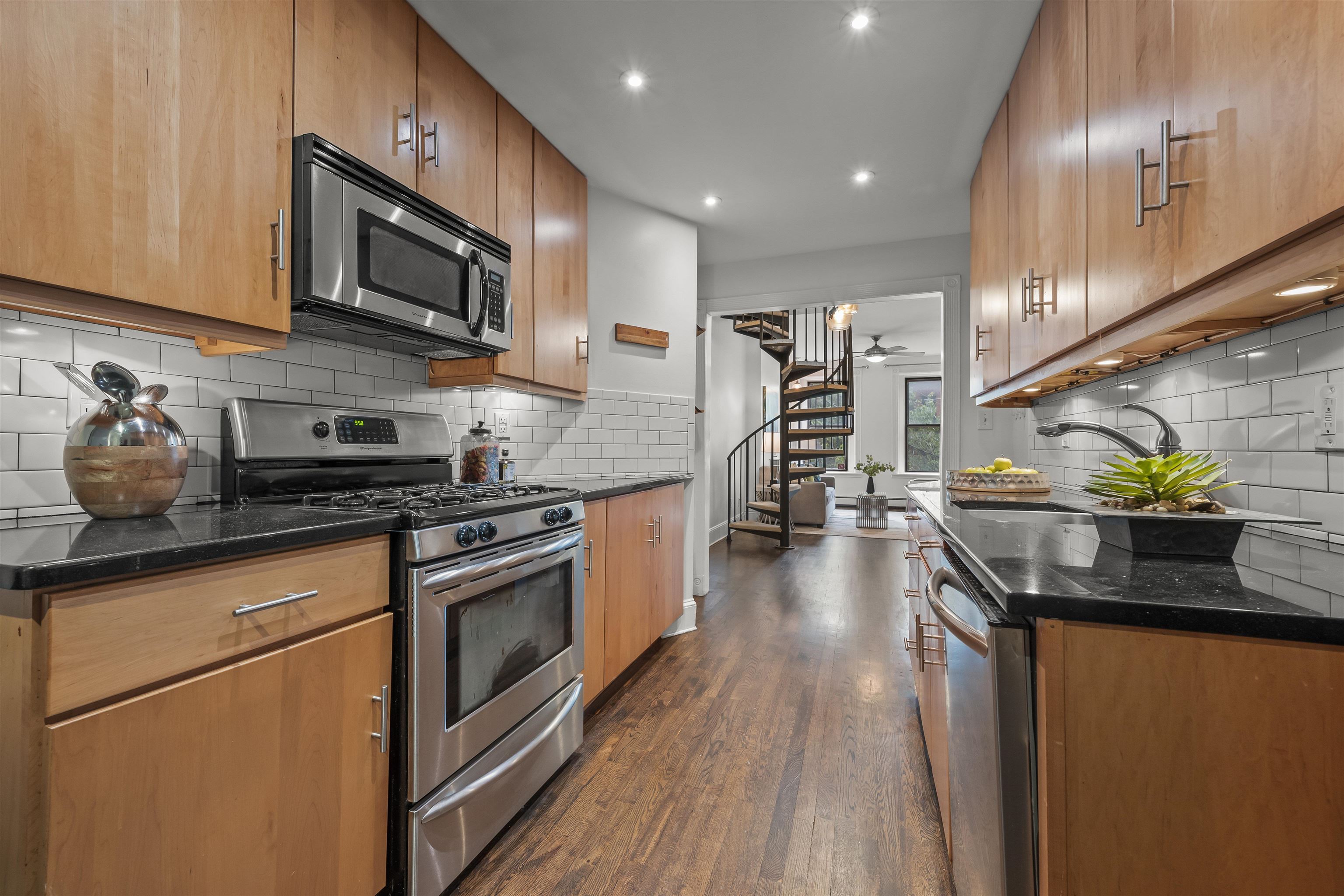 297 PAVONIA AVE Unit: 2A