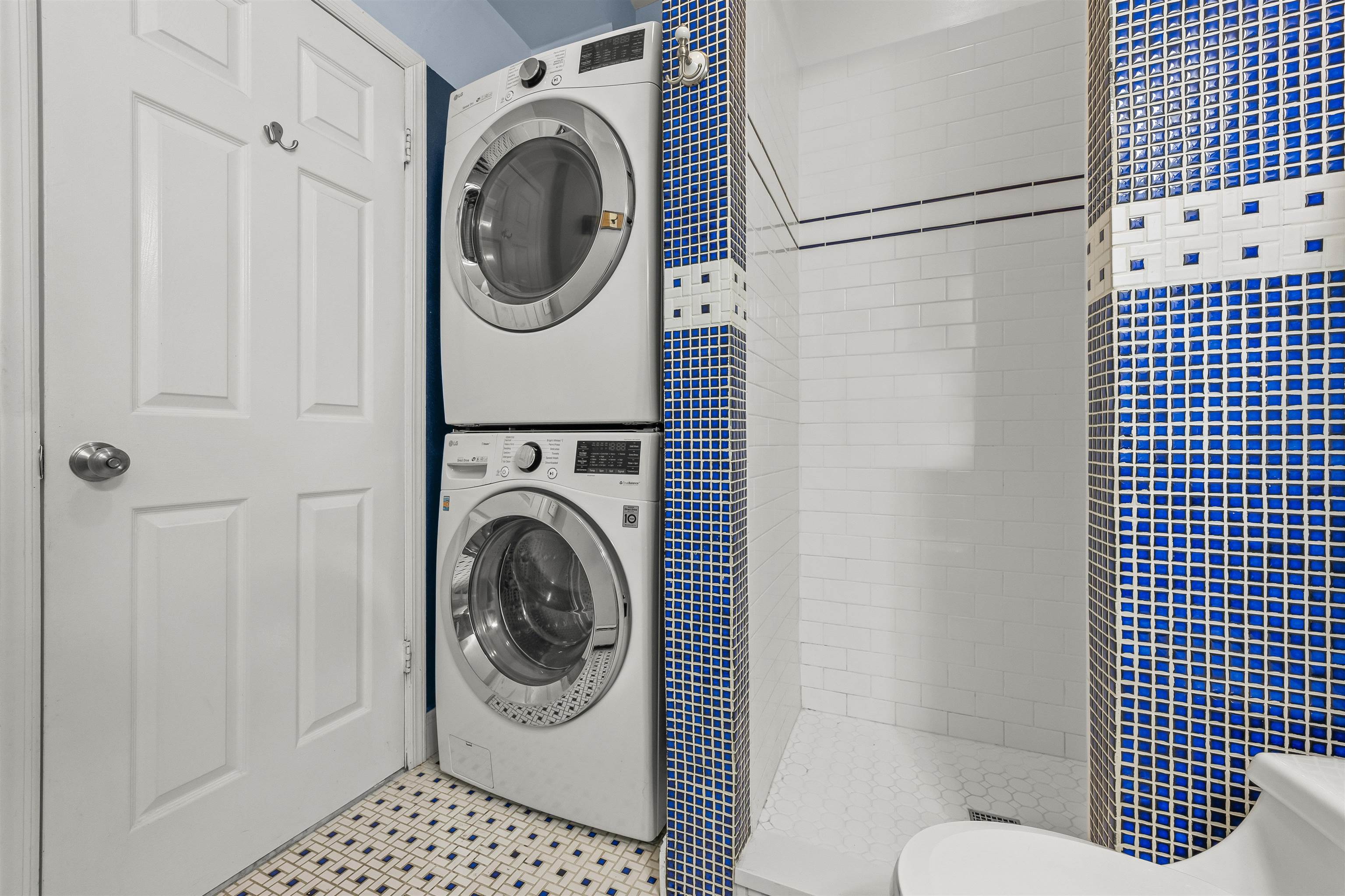 297 PAVONIA AVE Unit: 2A