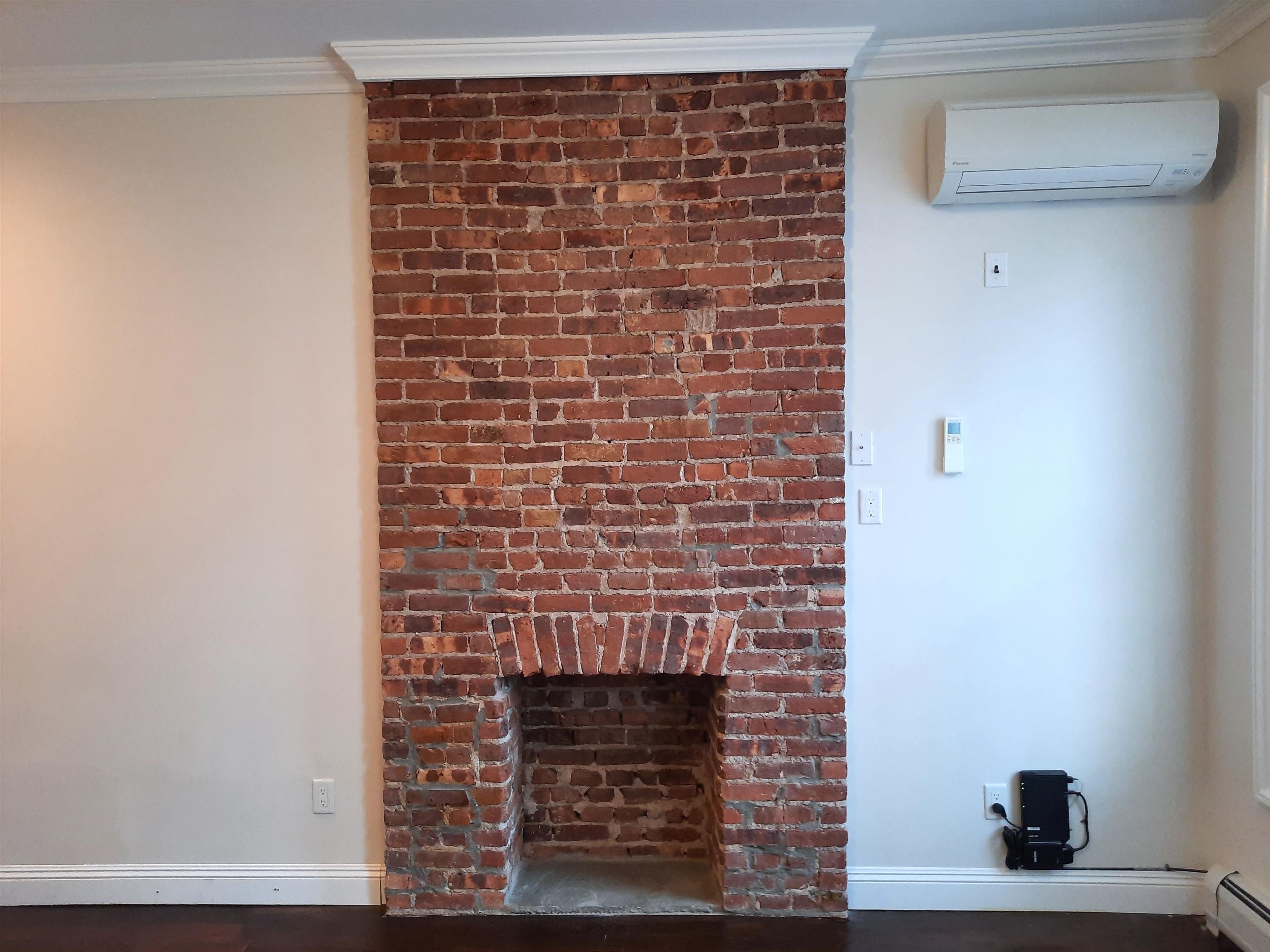 158 6TH ST Unit: 1 (Parlor)