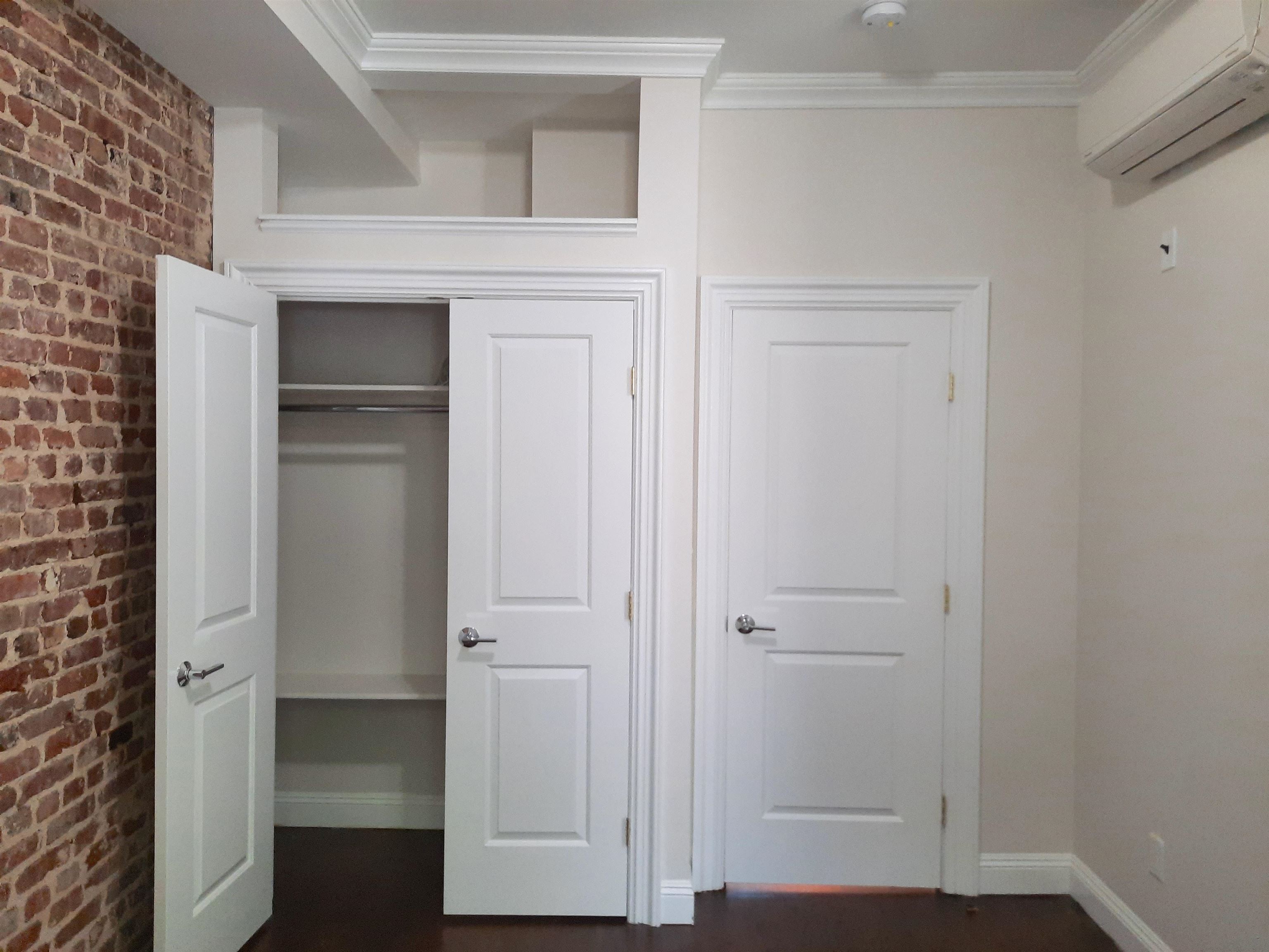 158 6TH ST Unit: 1 (Parlor)