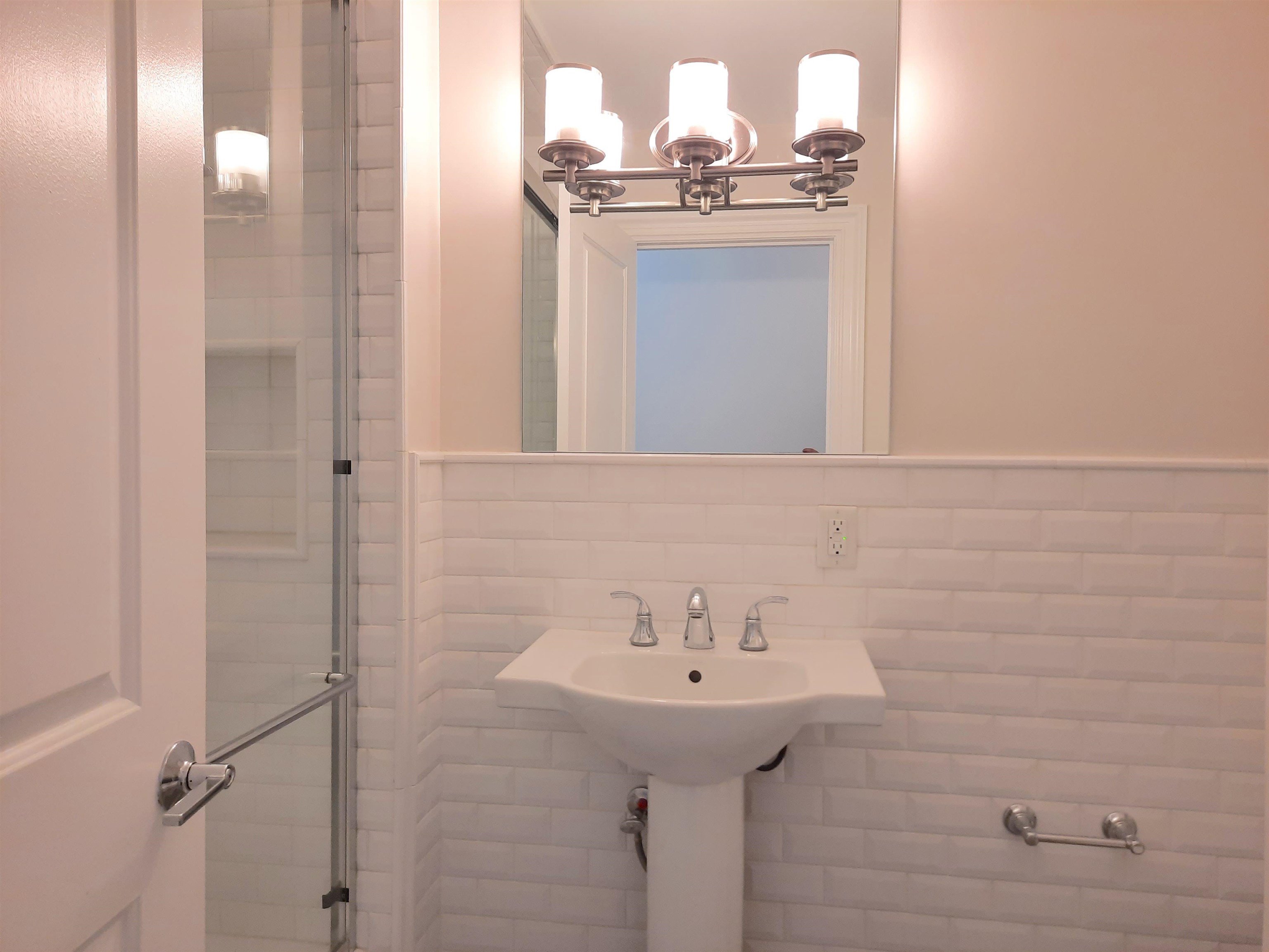 158 6TH ST Unit: 1 (Parlor)