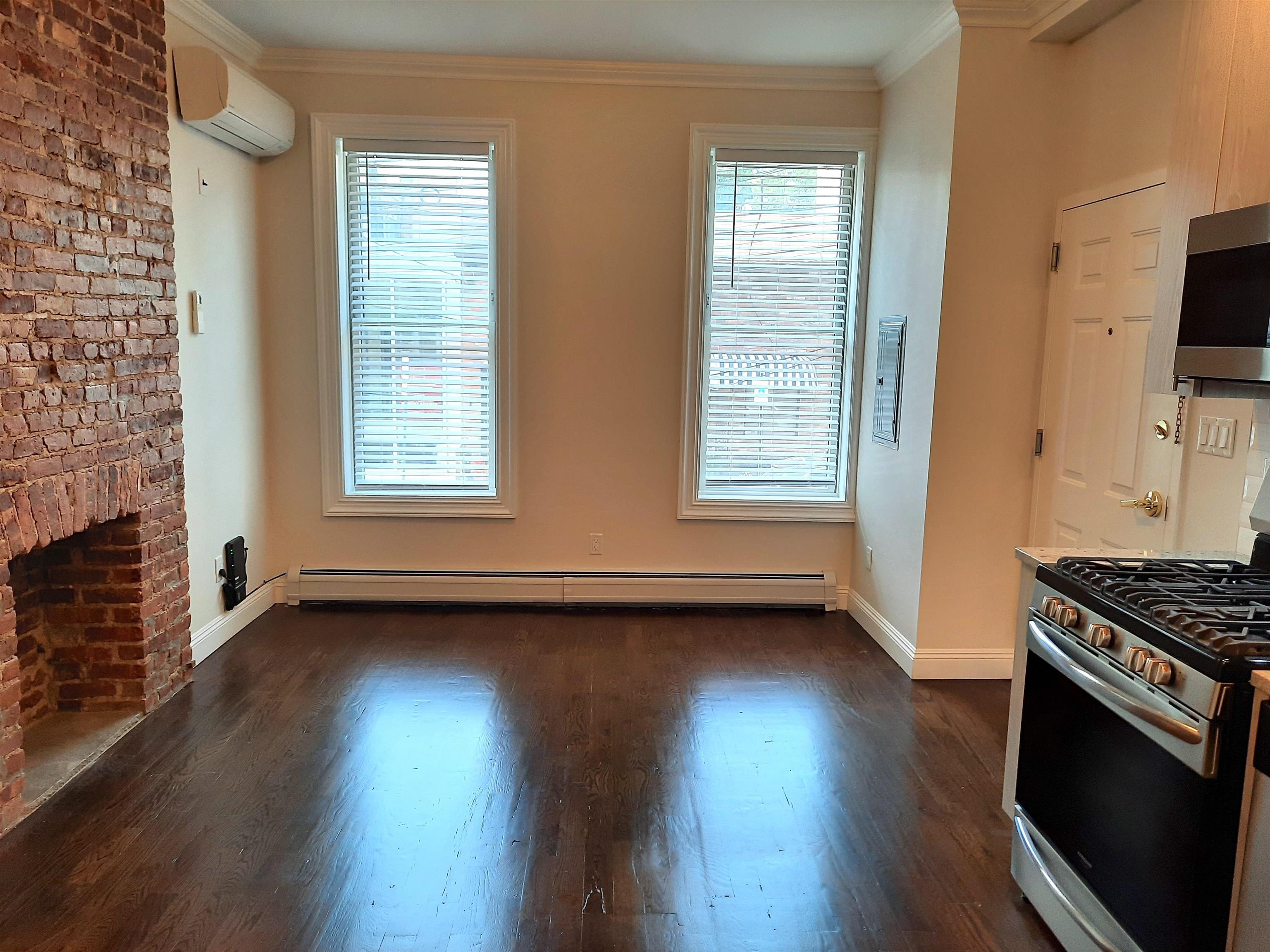 158 6TH ST Unit: 1 (Parlor)
