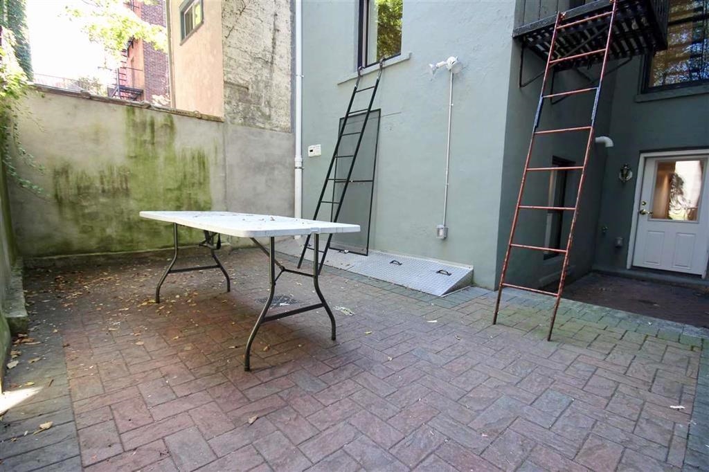 158 6TH ST Unit: 1 (Parlor)