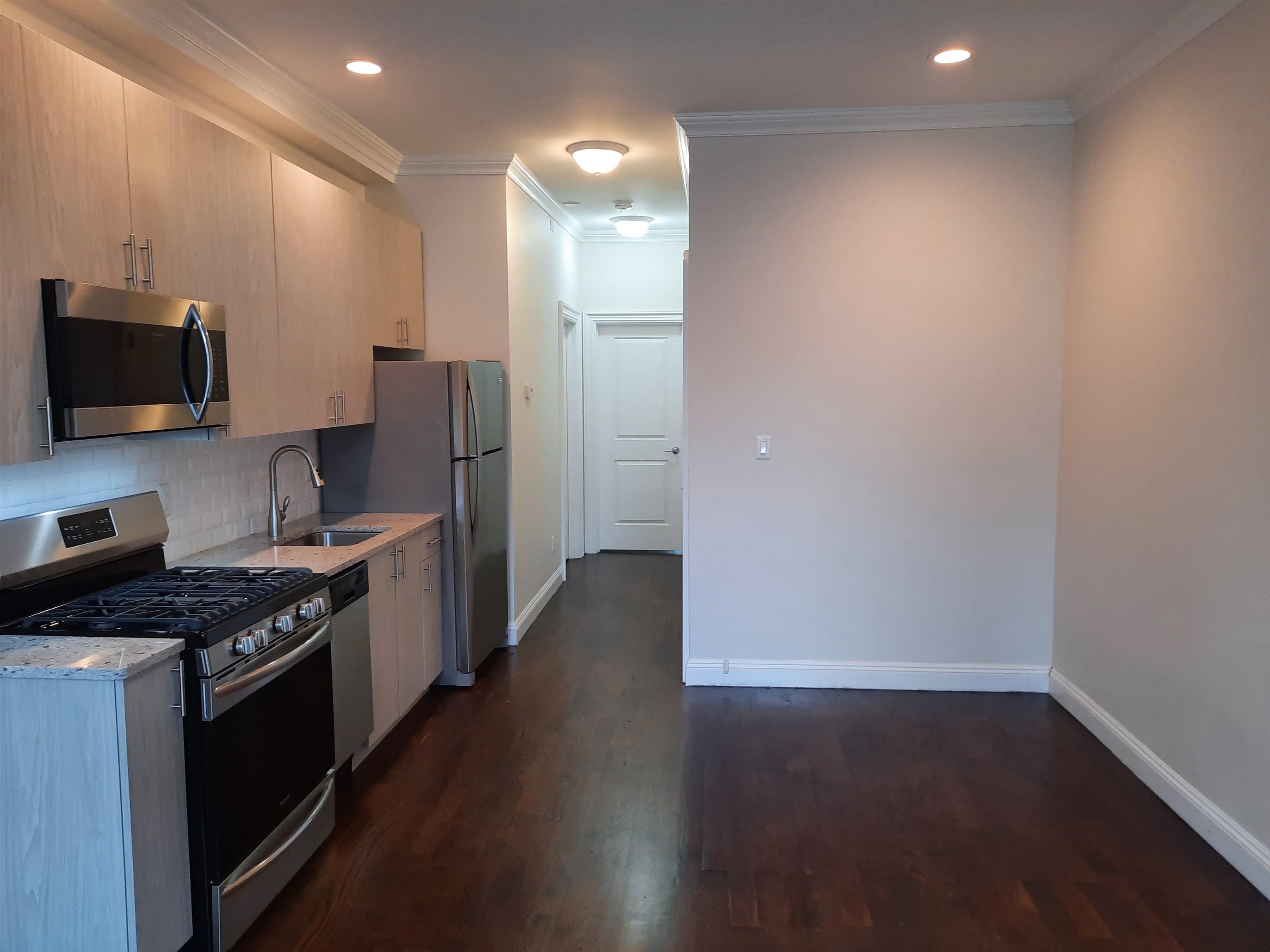 158 6TH ST Unit: 1 (Parlor)