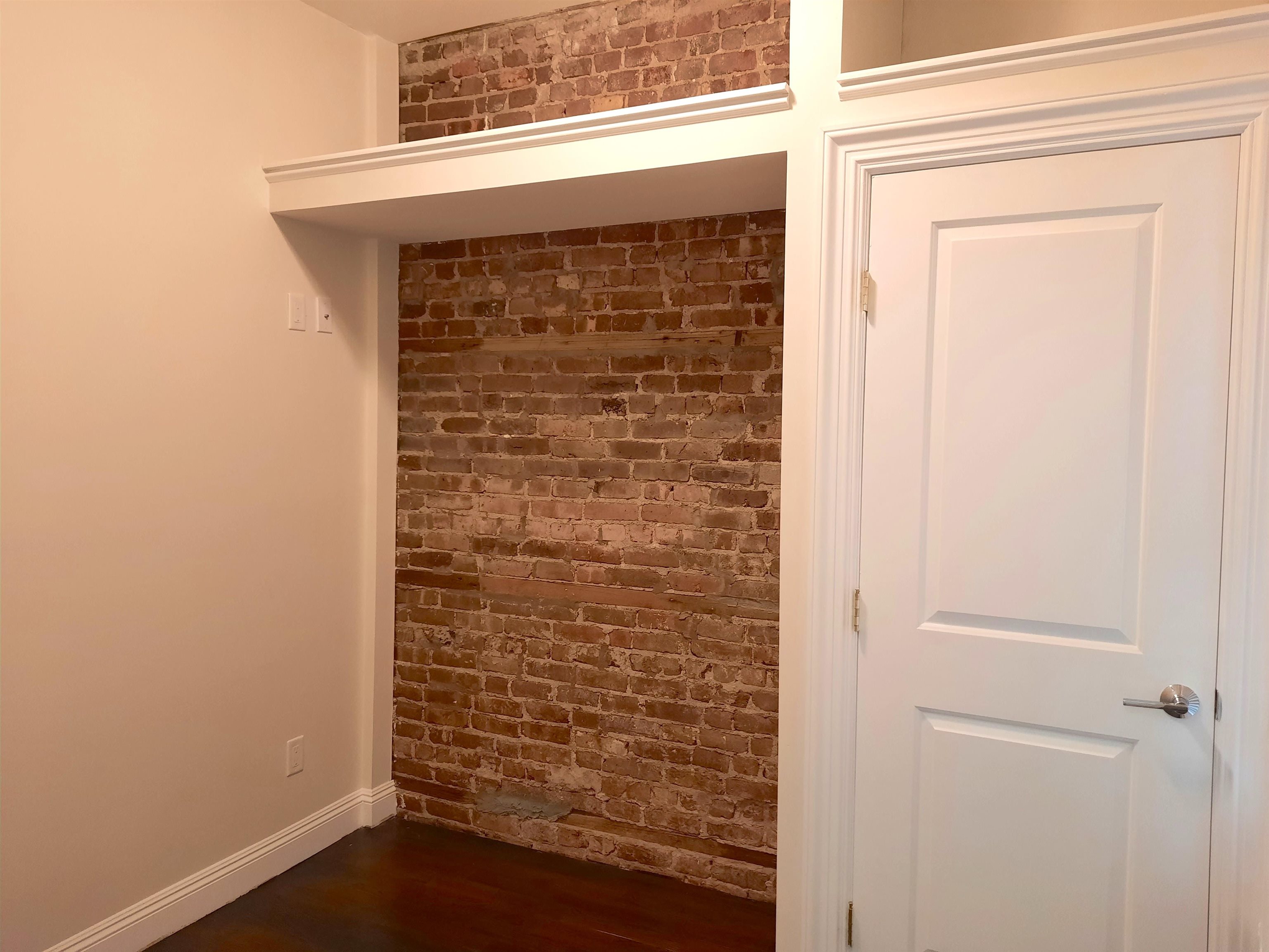 158 6TH ST Unit: 1 (Parlor)