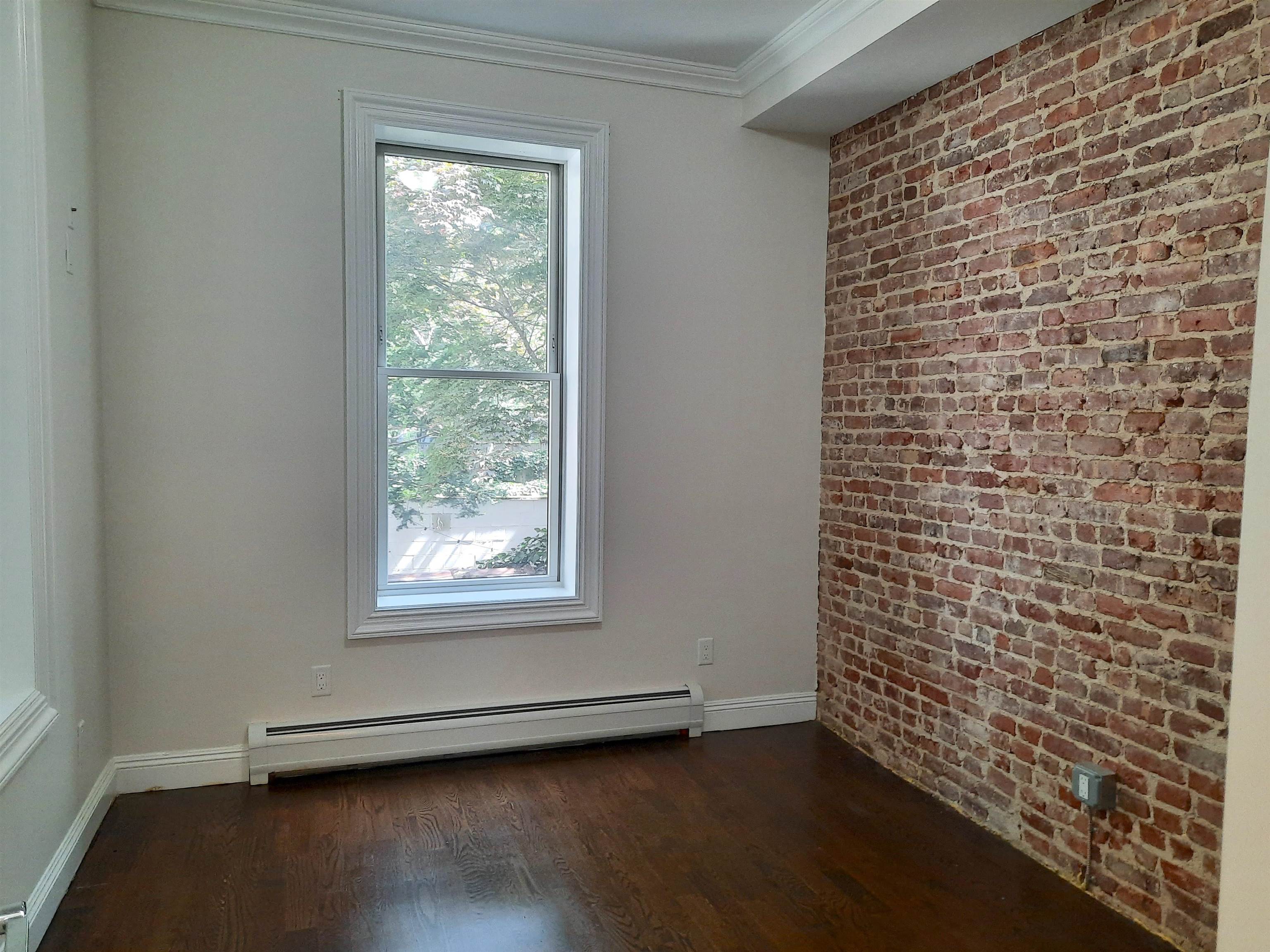 158 6TH ST Unit: 1 (Parlor)