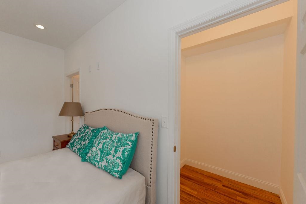 213 NEW YORK AVE Unit: 2