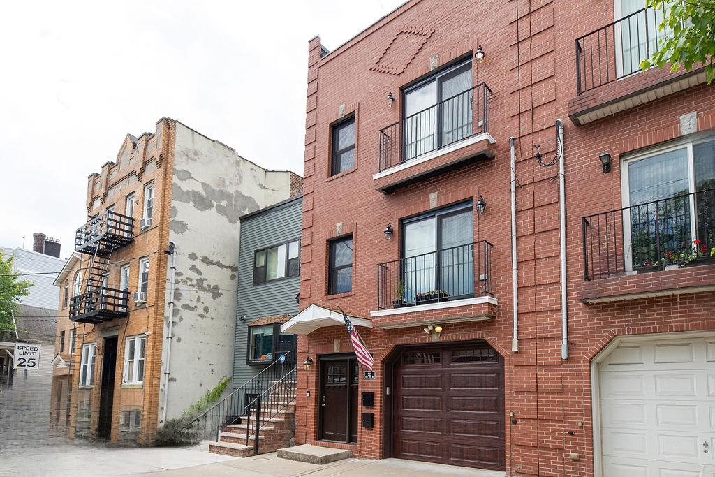 213 NEW YORK AVE Unit: 2