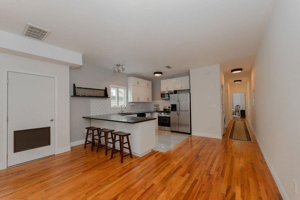 213 NEW YORK AVE Unit: 2