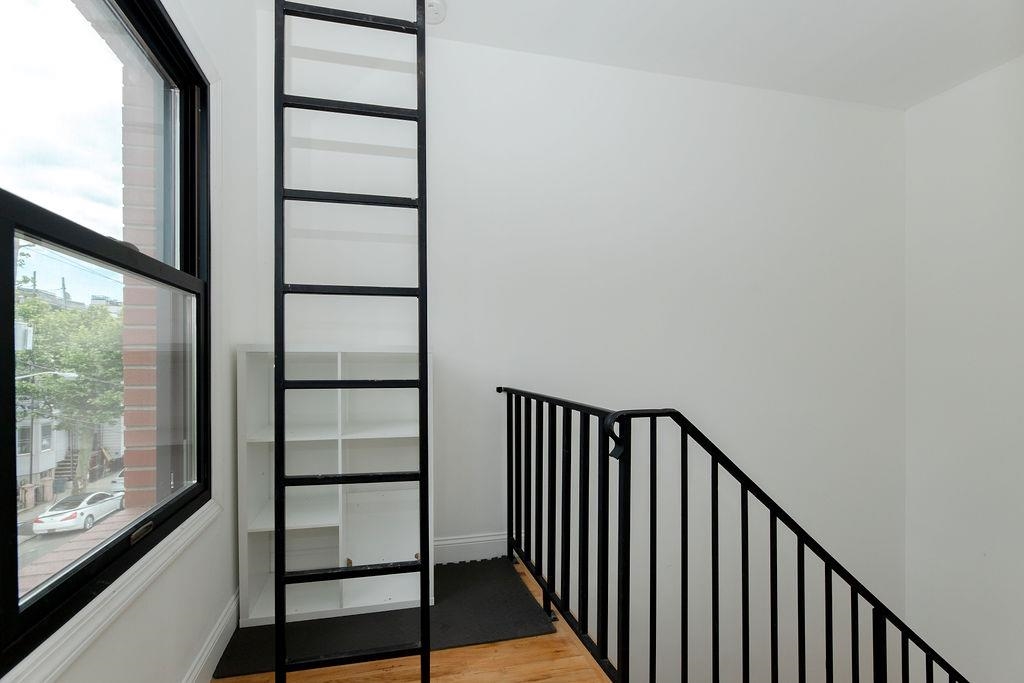 213 NEW YORK AVE Unit: 2