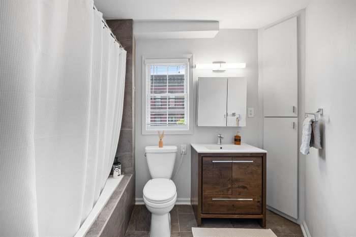 354 3RD ST Unit: 4