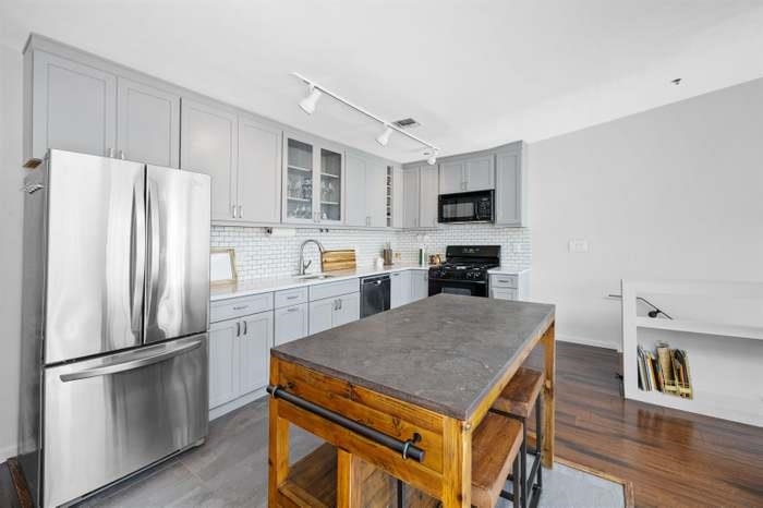 354 3RD ST Unit: 4