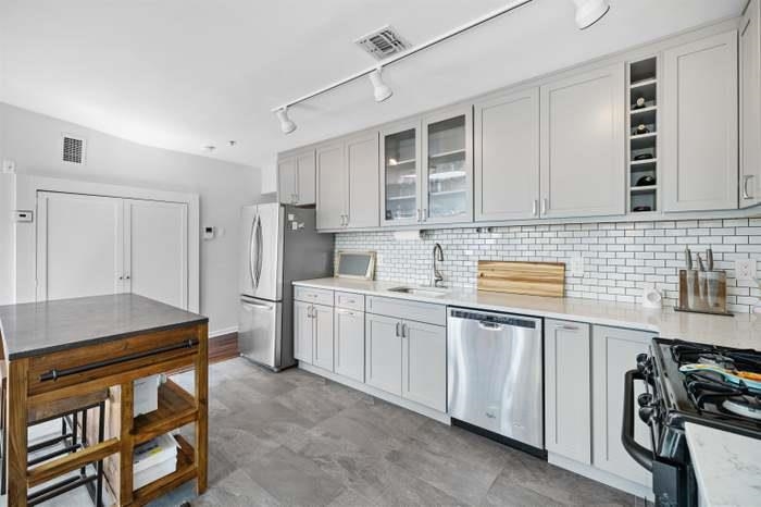 354 3RD ST Unit: 4