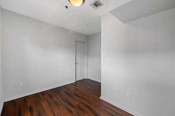 354 3RD ST Unit: 4