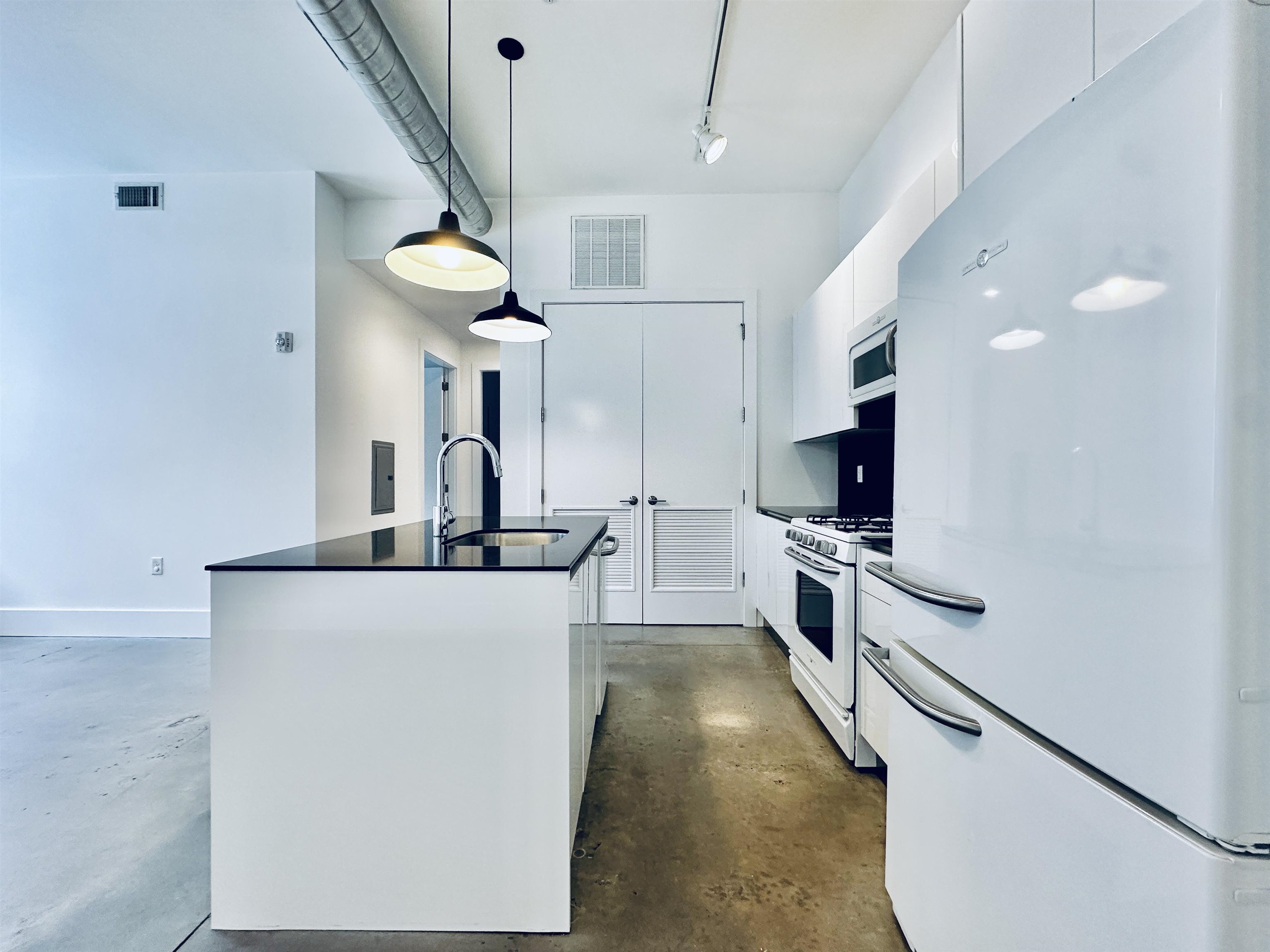 8 ERIE ST Unit: 306