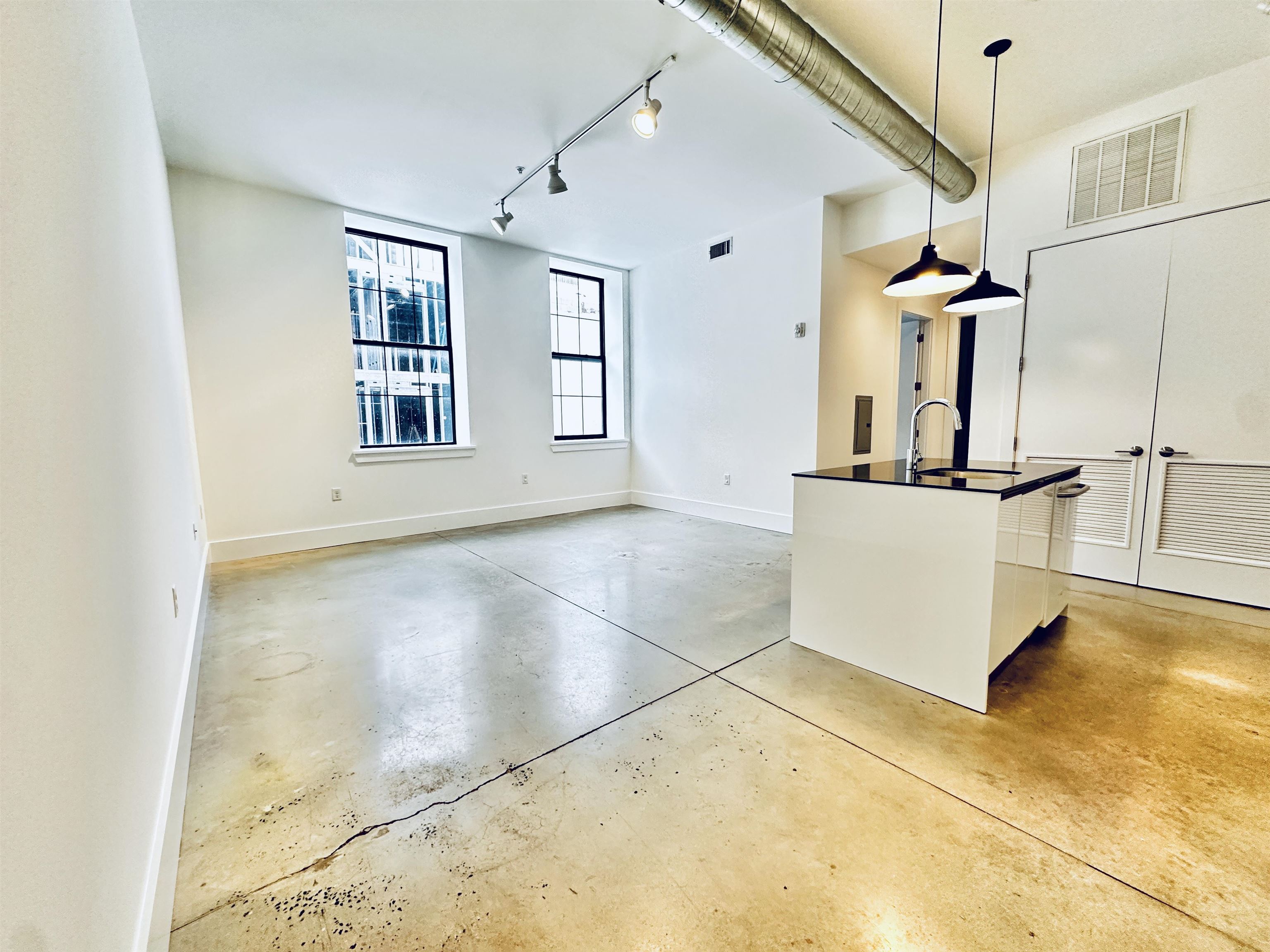 8 ERIE ST Unit: 306
