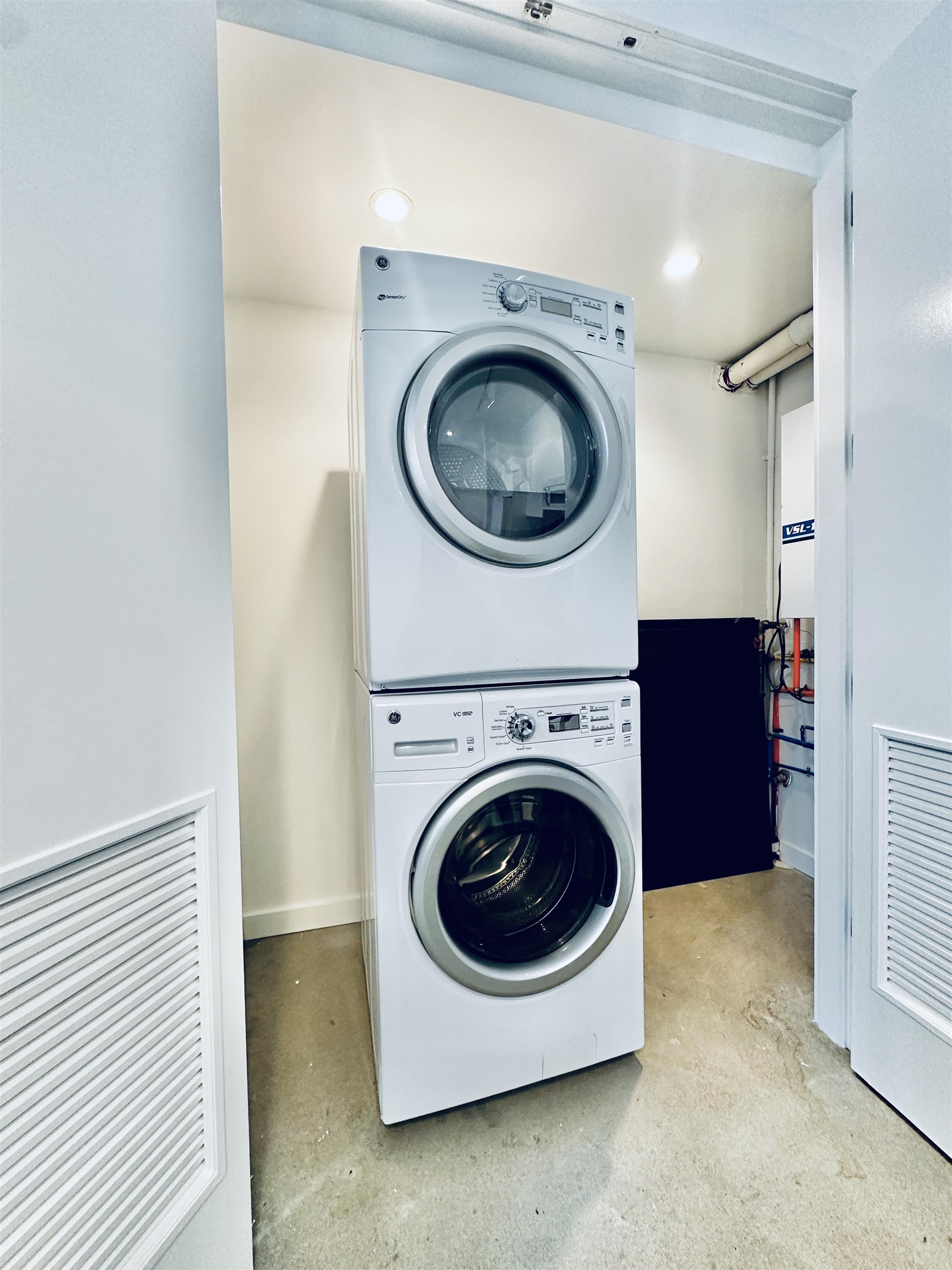 8 ERIE ST Unit: 306