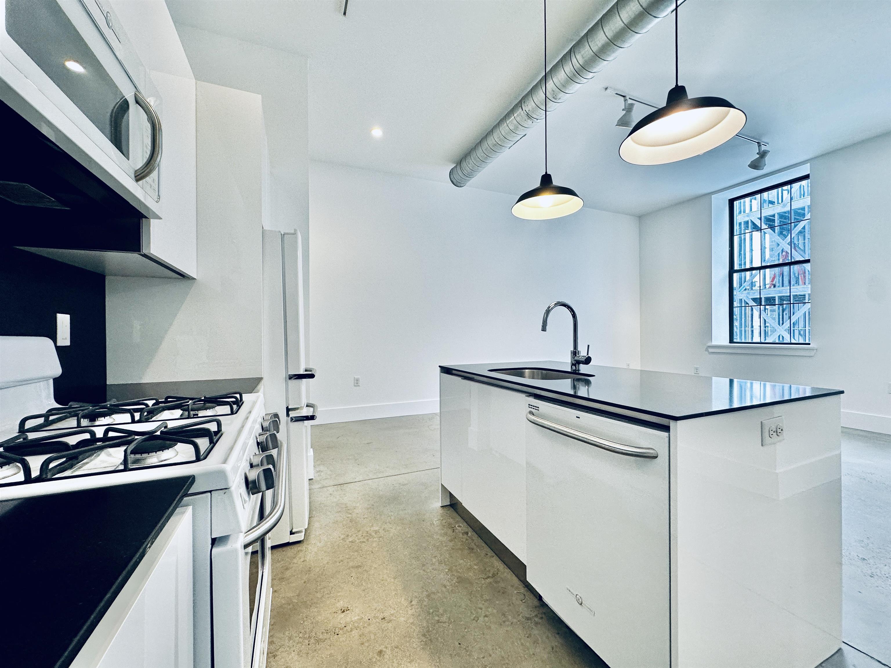 8 ERIE ST Unit: 306