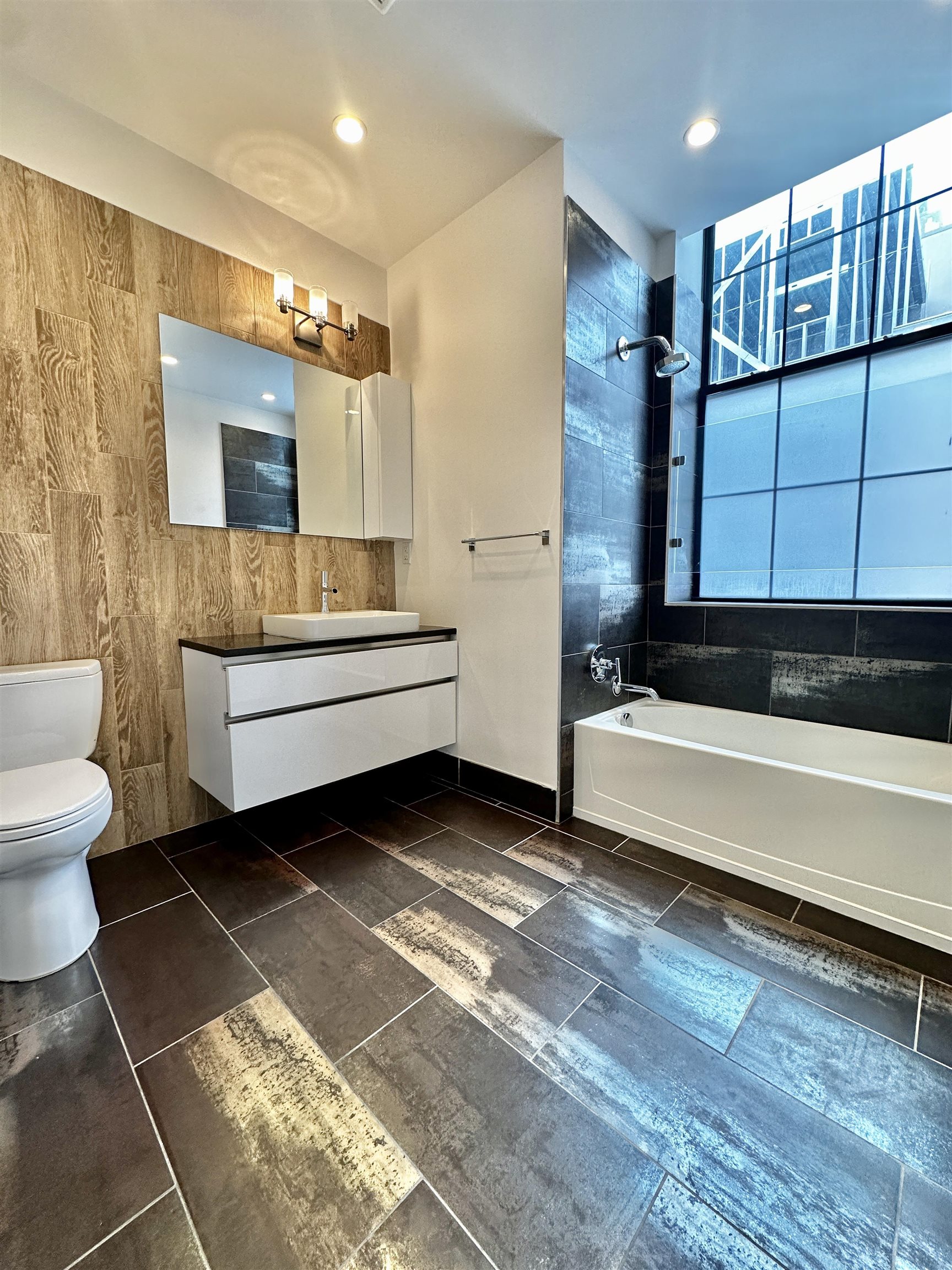 8 ERIE ST Unit: 306