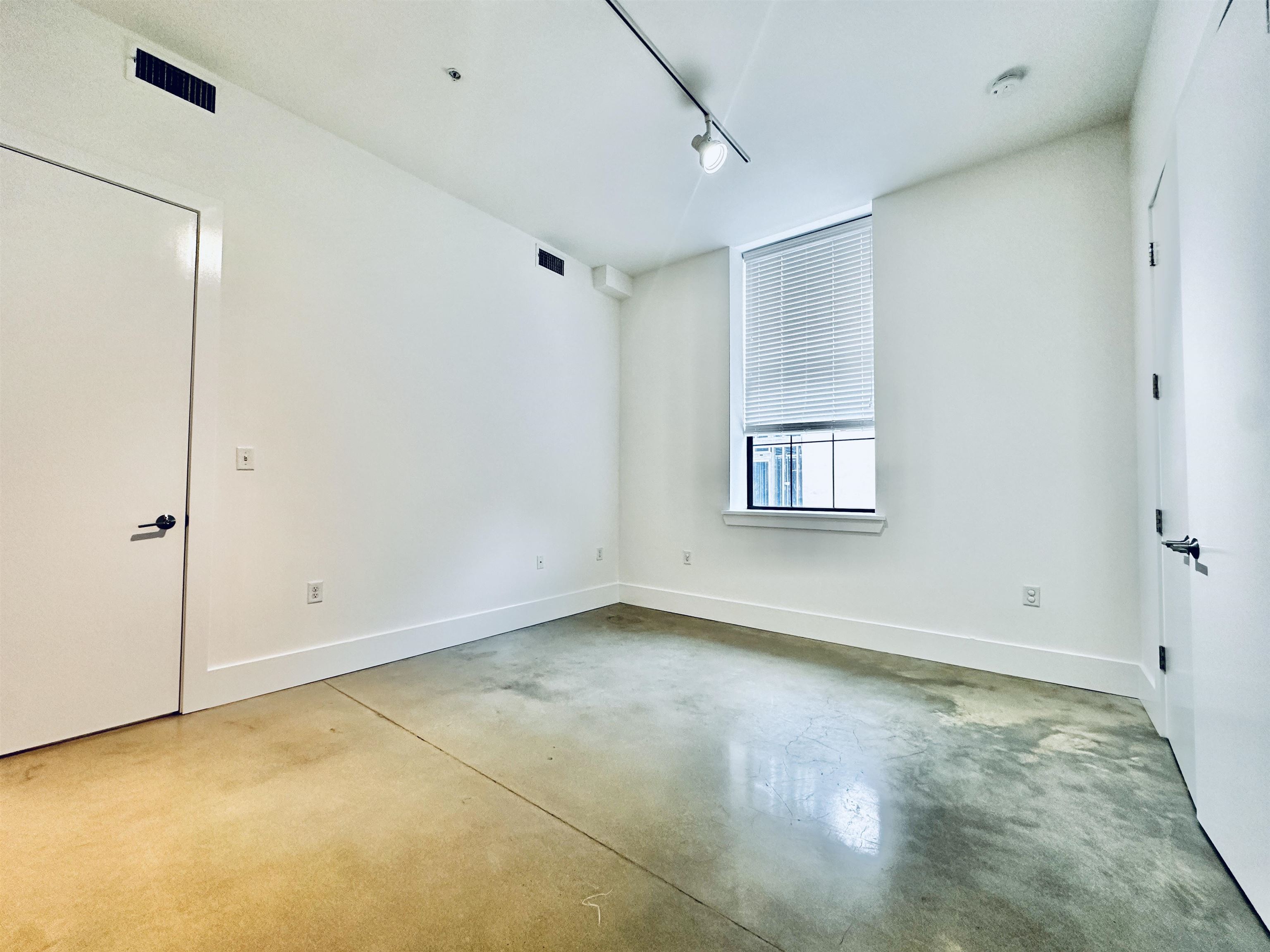 8 ERIE ST Unit: 306
