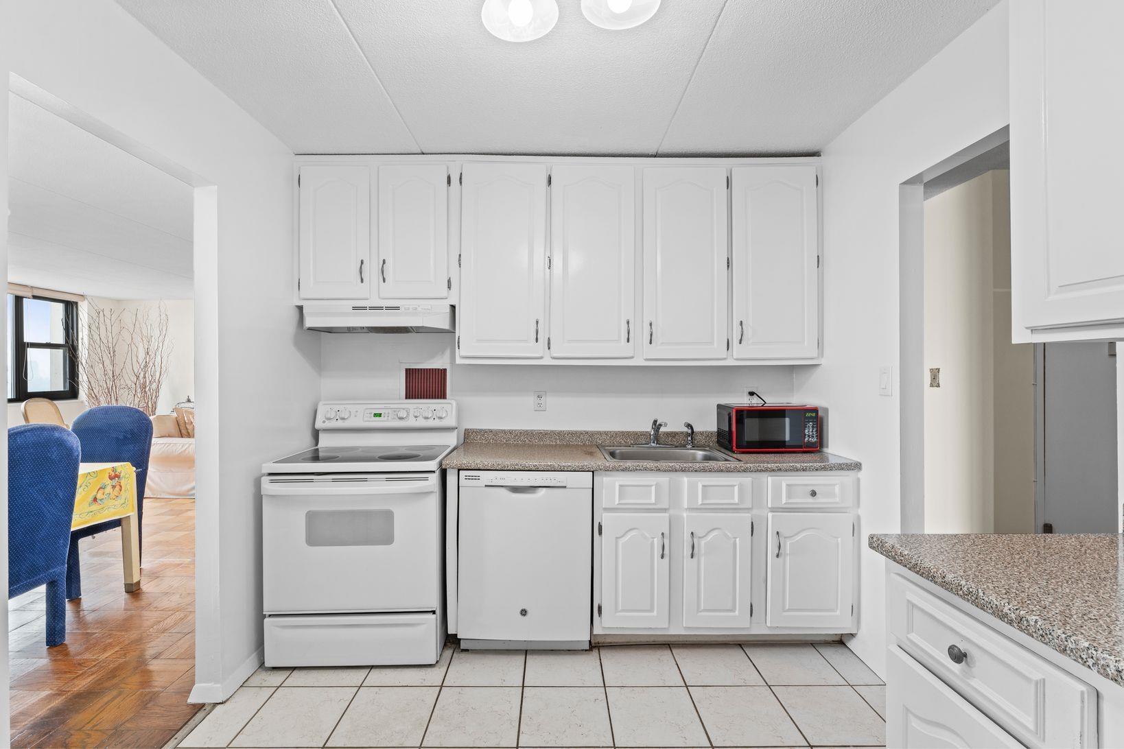 250 GORGE RD Unit: 14J