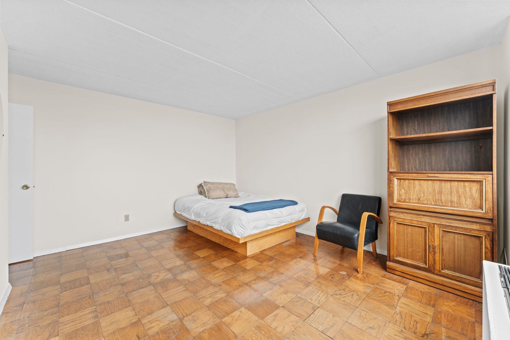 250 GORGE RD Unit: 14J