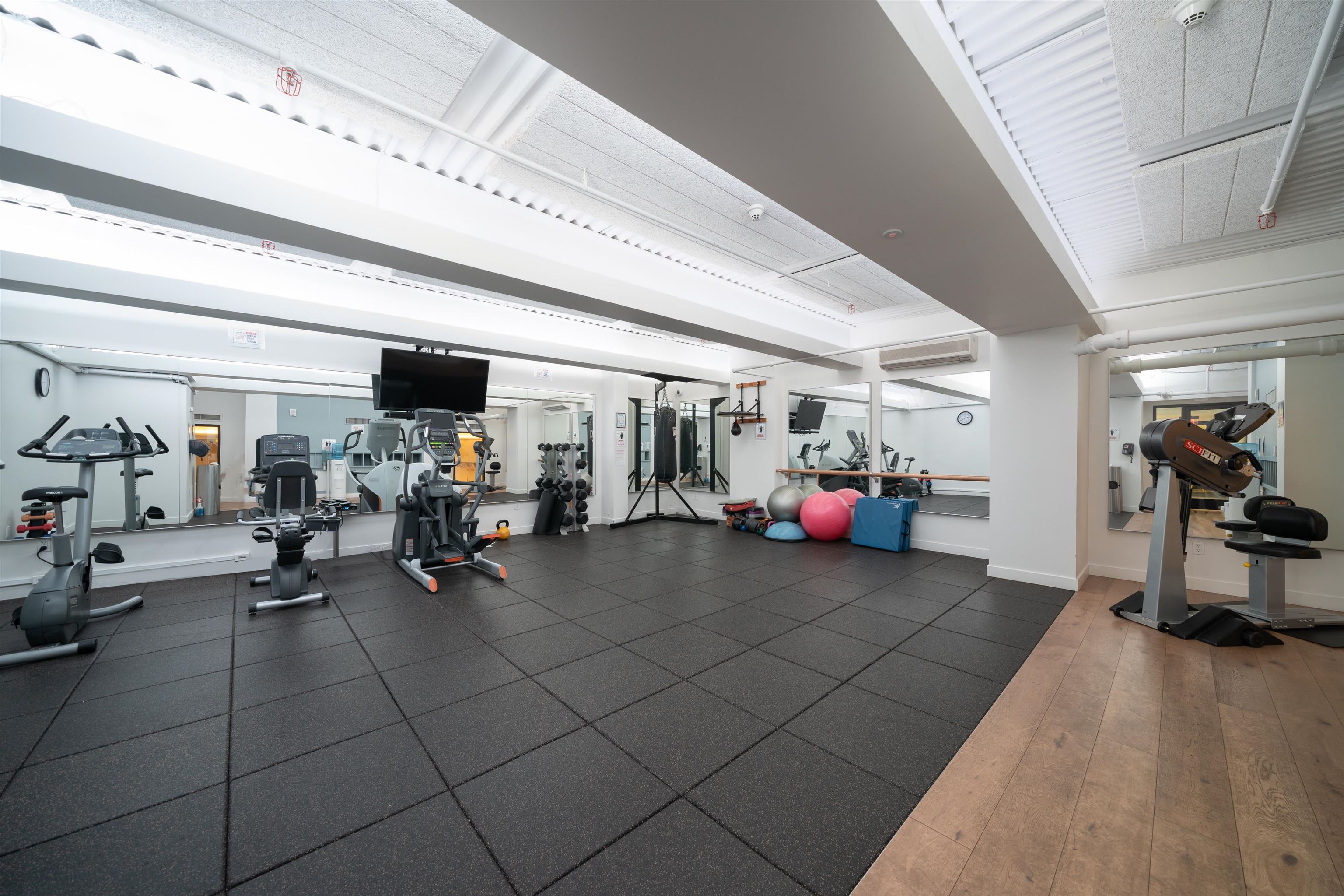 250 GORGE RD Unit: 14J