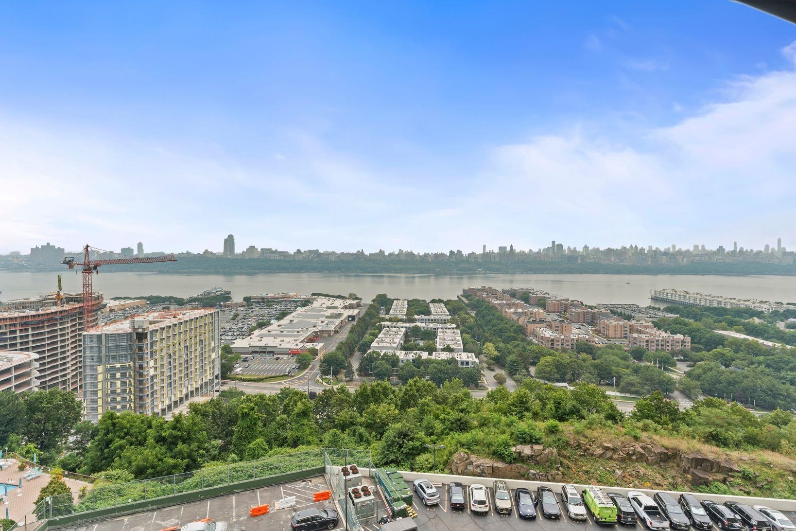 250 GORGE RD Unit: 14J